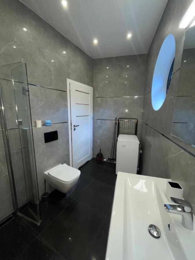 Apartment Navy Blue Z Tarasem